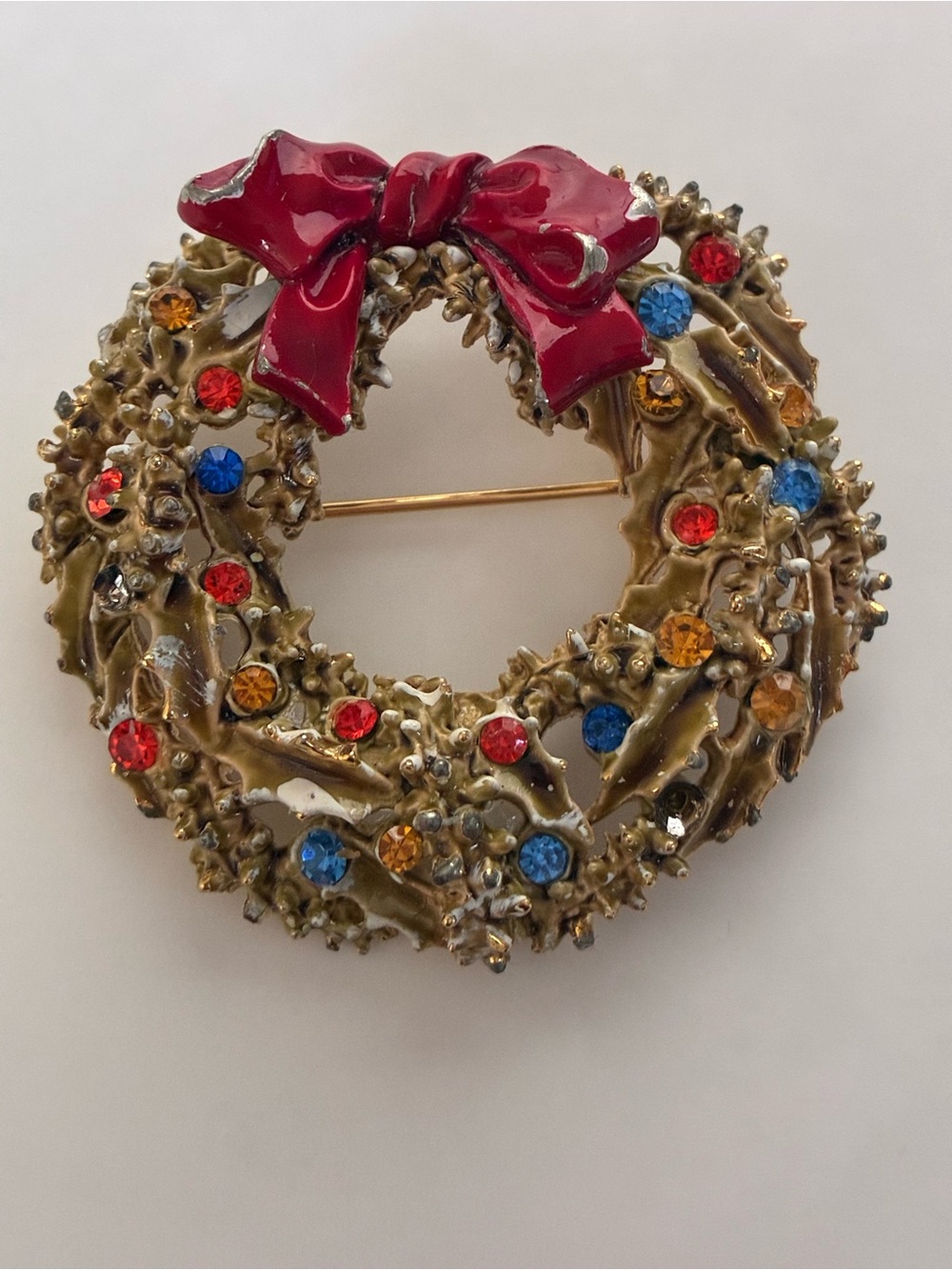 Vintage 1960s Authentic “ART” Christmas Wreath Enamel Brooch with Rhinestones